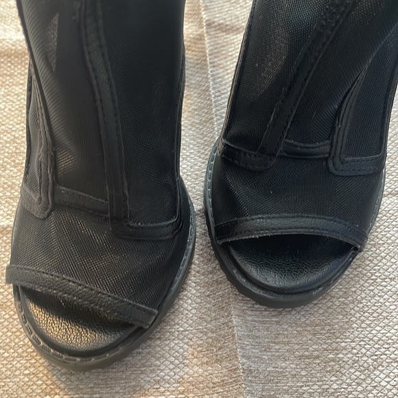 NWT Karl Lagerfeld Black with embellished black gems, Size 5.5M - Picture 5 of 8